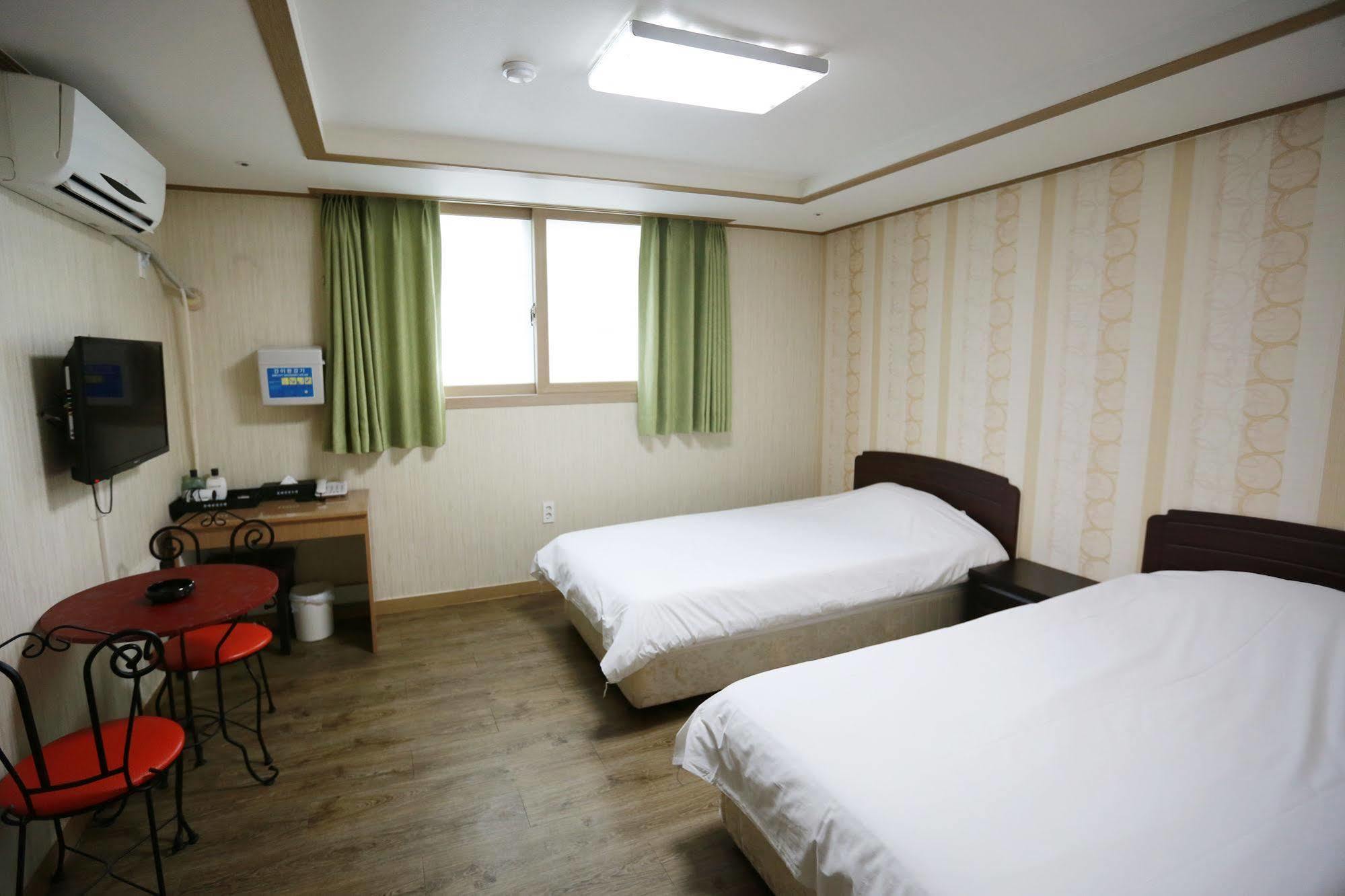 Olle Tourist Hotel Csedzsu Kültér fotó